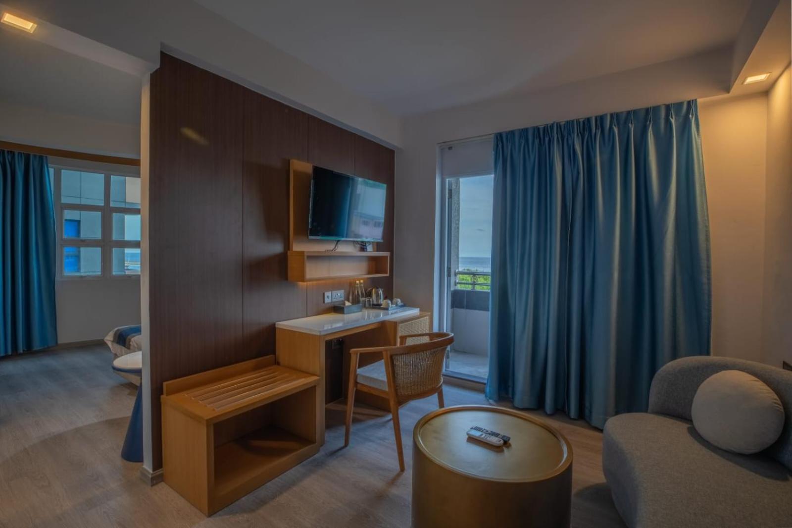 Umet Seaview Hotel With Free Airport Pick Up And Drop T&C Apply Male Exterior foto