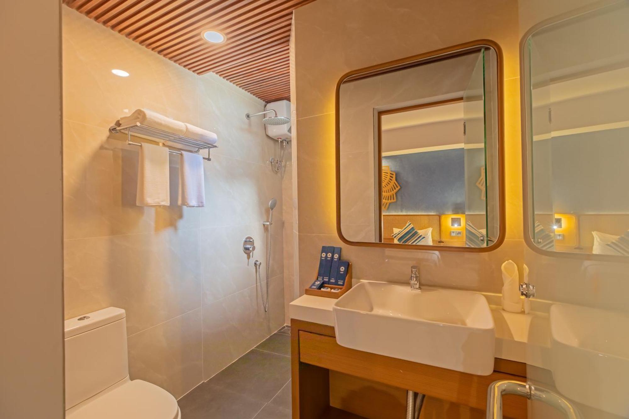 Umet Seaview Hotel With Free Airport Pick Up And Drop T&C Apply Male Exterior foto